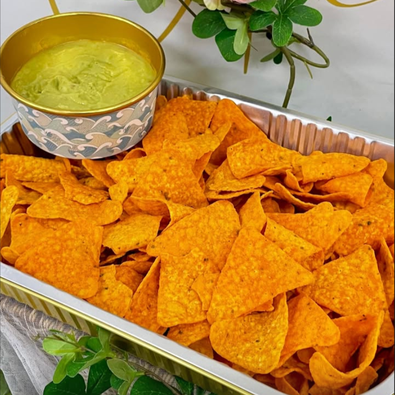 墨西哥脆片配牛油果酸忌廉醬